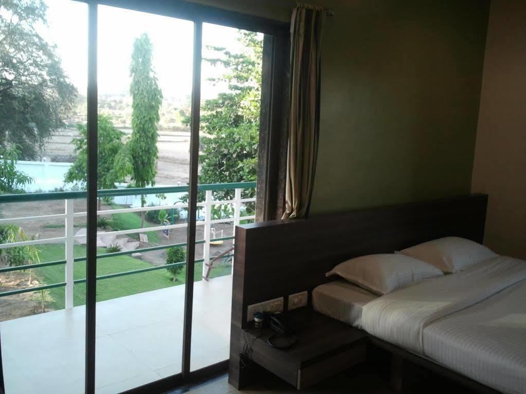 Green Valley Resort Khadoli Kültér fotó